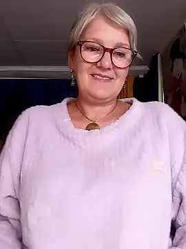 irinamaux online show from July 26, 2026, 12:01 pm