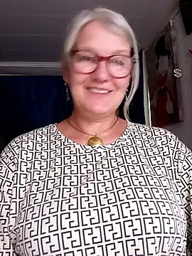 irinamaux online show from July 28, 2026, 11:28 am