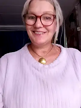 irinamaux online show from July 28, 2026, 12:59 pm