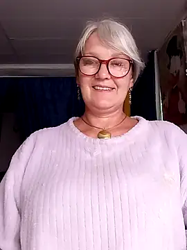 irinamaux online show from July 28, 2026, 3:54 pm