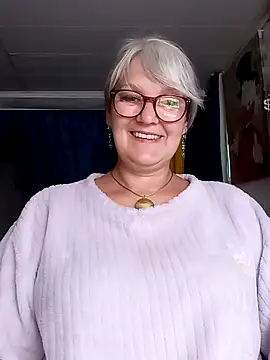 irinamaux online show from July 28, 2026, 4:39 pm