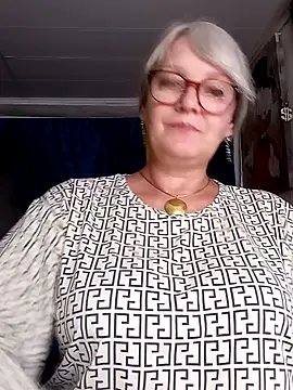 irinamaux online show from July 28, 2026, 6:20 pm