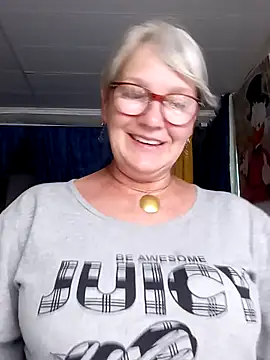 irinamaux online show from July 30, 2026, 5:50 am