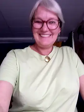 irinamaux online show from July 31, 2026, 7:52 am