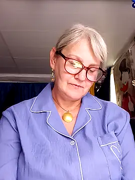 irinamaux online show from August 4, 2026, 7:44 am