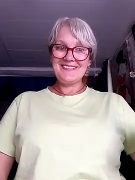 irinamaux online show from August 6, 2026, 10:39 am