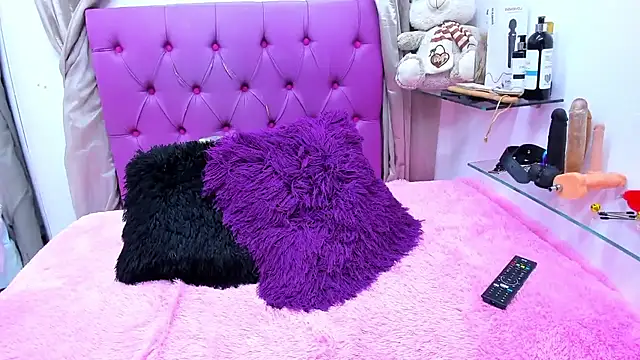 emily madrid online show from December 10, 2024, 4:45 am