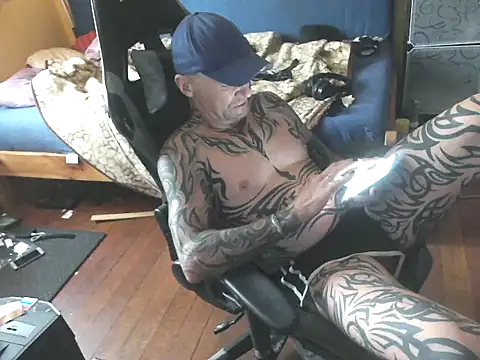 Tomi18cmm2 online show from October 3, 2025, 2:25 pm