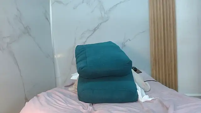 mollyguns online show from September 19, 2025, 9:48 pm