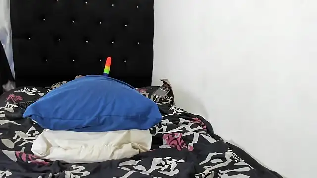 esmeraldastrong online show from October 9, 2025, 10:52 pm