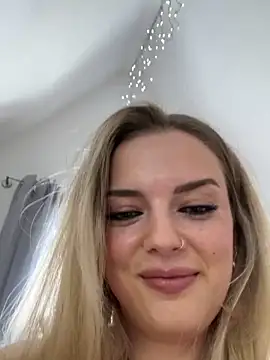 Snapshot of LexyGold chatting on September 17, 2025, 1:24 pm LexyGold online show from September 17, 2025, 1:24 pm