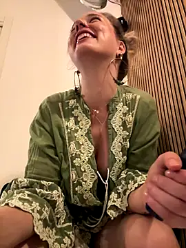 Snapshot of LexyGold chatting on October 3, 2025, 12:57 pm LexyGold online show from October 3, 2025, 12:57 pm