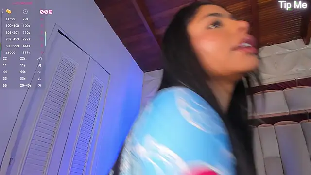 nicole cooper   online show from October 30, 2025, 7:36 pm