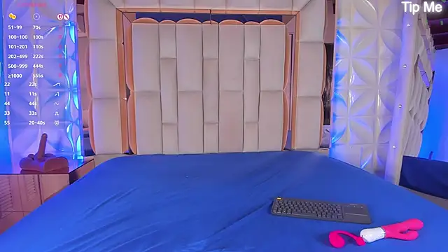 nicole cooper   online show from November 1, 2025, 7:49 pm