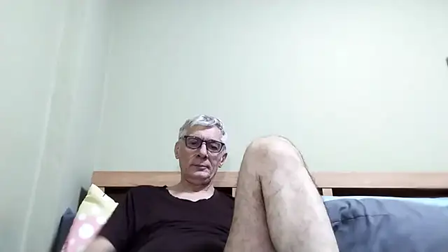 BIGUNCUTHARDCOCK online show from November 4, 2025, 5:06 am