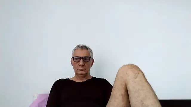 BIGUNCUTHARDCOCK online show from May 5, 2026, 1:13 am