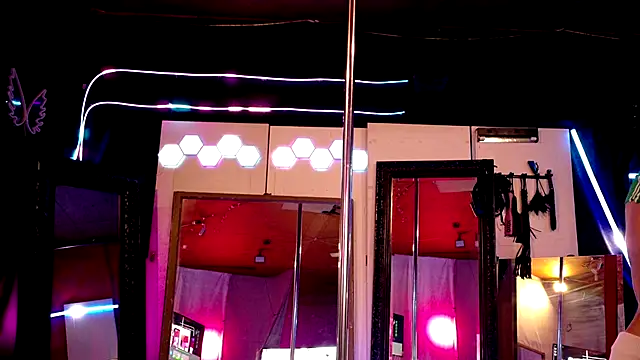 Snapshot of MadisonMarie chatting on October 12, 2025, 6:01 am MadisonMarie online show from October 12, 2025, 6:01 am