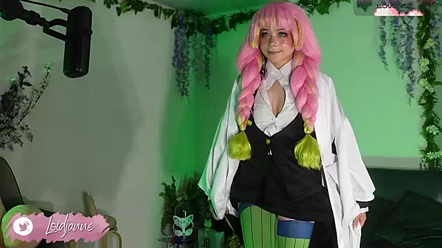 loIijanne online show from November 18, 2025, 12:49 am