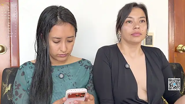 Snapshot of 2SummerLove1 chatting on April 6, 2026, 2:29 pm 2SummerLove1 online show from April 6, 2026, 2:29 pm