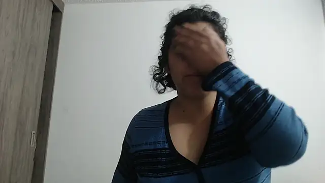 Snapshot of Anne_purple chatting on September 23, 2025, 4:10 pm Anne purple online show from September 23, 2025, 4:10 pm