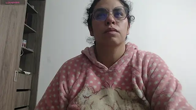 Snapshot of Anne_purple chatting on November 18, 2025, 4:11 pm Anne purple online show from November 18, 2025, 4:11 pm