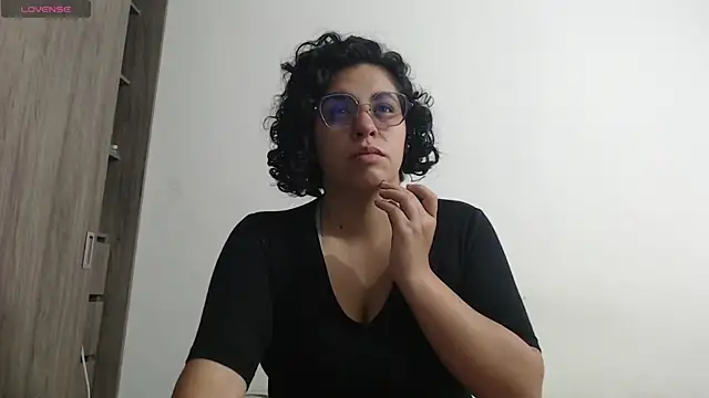 Snapshot of Anne_purple chatting on December 5, 2025, 4:47 pm Anne purple online show from December 5, 2025, 4:47 pm