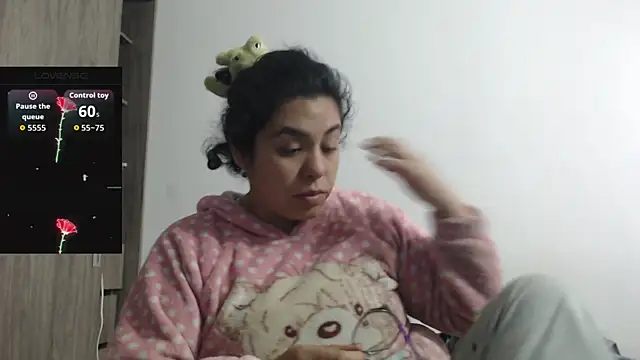 Snapshot of Anne_purple chatting on January 7, 2026, 4:31 pm Anne purple online show from January 7, 2026, 4:31 pm