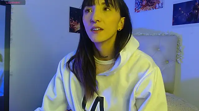 Sakura and yuki online show from January 8, 2025, 6:20 pm