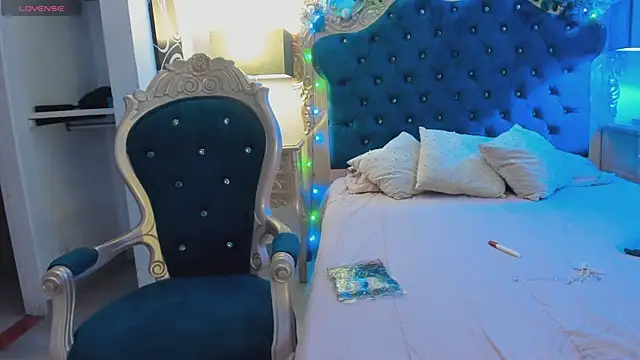 EmilyAllen  online show from December 18, 2024, 7:36 am