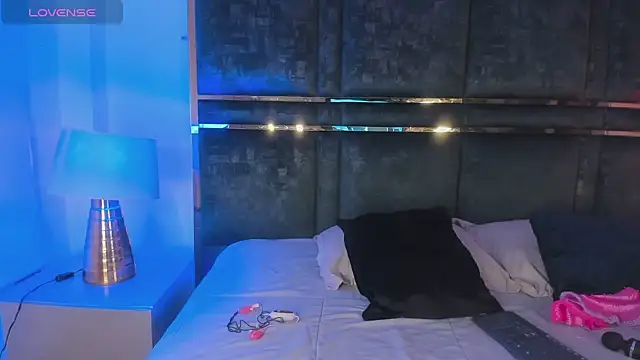 EmilyAllen  online show from February 26, 2025, 5:53 am