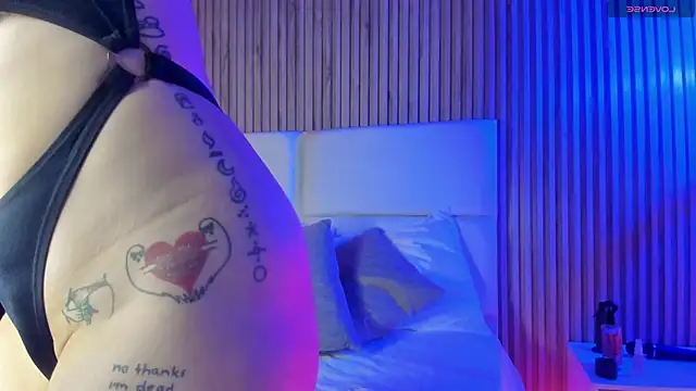 EmilyAllen  online show from December 18, 2025, 4:07 am