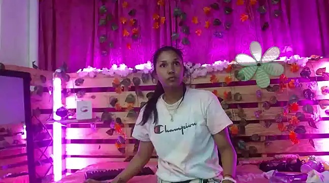 Elsa Parisi online show from December 20, 2024, 7:39 pm