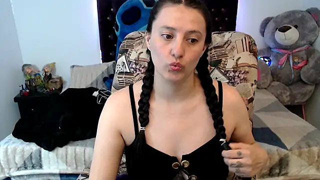 Snapshot of Lorenahot_06 chatting on April 9, 2026, 6:35 pm Lorenahot 06 online show from April 9, 2026, 6:35 pm