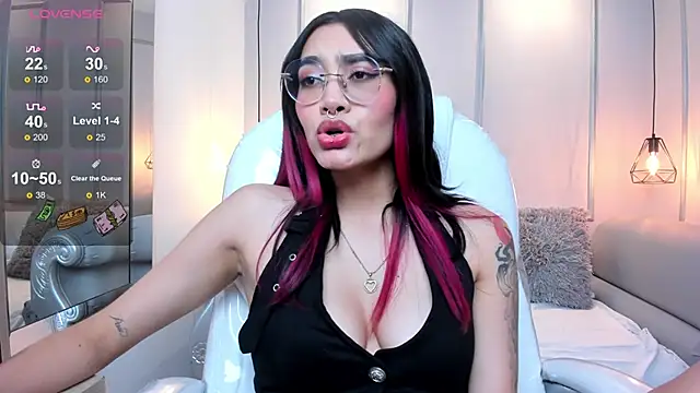 AzuraKindong online show from January 8, 2025, 10:16 pm