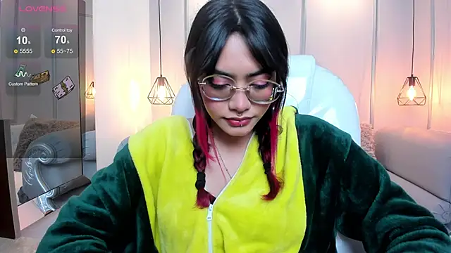 AzuraKindong online show from January 10, 2025, 7:21 pm