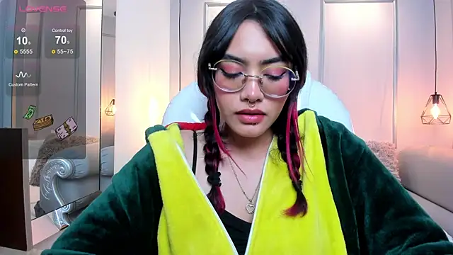 AzuraKindong online show from January 11, 2025, 1:37 am
