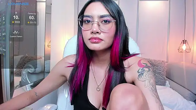 AzuraKindong online show from January 15, 2025, 10:24 pm