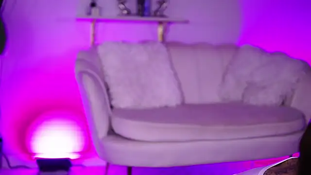 Snapshot of SecretSienna chatting on April 27, 2026, 3:04 am SecretSienna online show from April 27, 2026, 3:04 am
