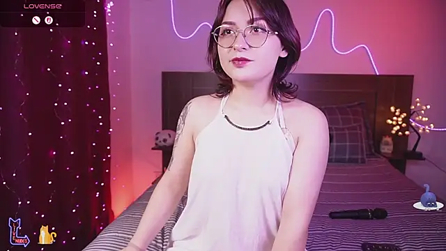 Snapshot of Ahri_howl_sweet chatting on May 2, 2026, 8:58 pm Ahri howl sweet online show from May 2, 2026, 8:58 pm