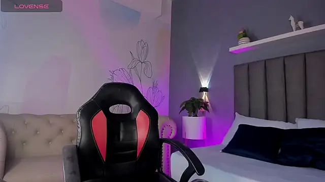 Snapshot of atenea_jones chatting on October 4, 2025, 2:48 pm atenea jones online show from October 4, 2025, 2:48 pm