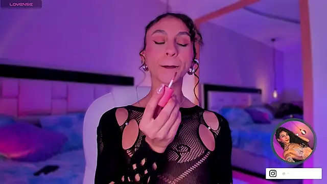 MiissCharlotte online show from September 17, 2025, 4:25 am