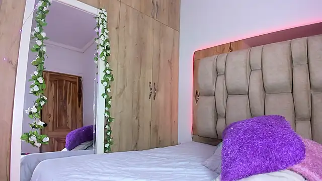 Snapshot of Violeta_rosex chatting on October 1, 2025, 12:27 am Violeta rosex online show from October 1, 2025, 12:27 am