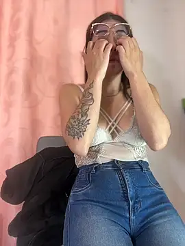 hannacruzsj online show from January 19, 2026, 4:33 pm