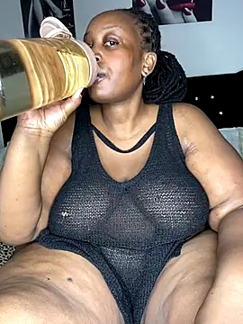 Snapshot of MsWhiteChocolatte chatting on October 7, 2025, 9:17 am MsWhiteChocolatte online show from October 7, 2025, 9:17 am