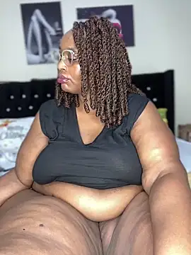 MsWhiteChocolatte online show from May 5, 2026, 5:10 pm