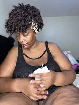 MsWhiteChocolatte online show from June 18, 2026, 11:14 am