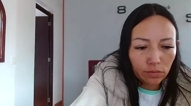 Laura martin  online show from January 24, 2025, 4:06 pm