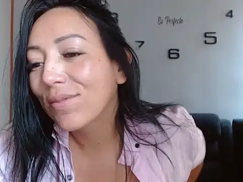 Laura martin  online show from January 25, 2025, 1:52 pm