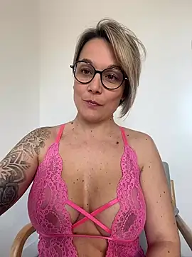 Snapshot of marinella07 chatting on March 6, 2025, 8:19 am marinella07 online show from March 6, 2025, 8:19 am