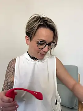 Snapshot of marinella07 chatting on March 13, 2025, 1:29 pm marinella07 online show from March 13, 2025, 1:29 pm